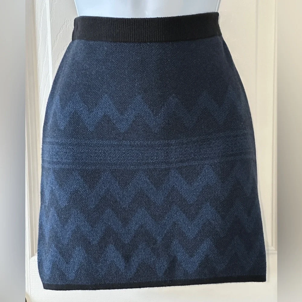 Mossimo Navy Blue Chevron Knit Mini Skirt Navy Blue and Black Size M